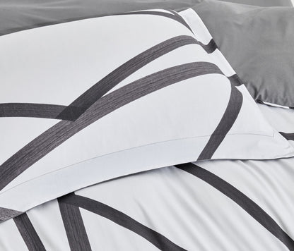 Sumic w/ Velvet throw pillows